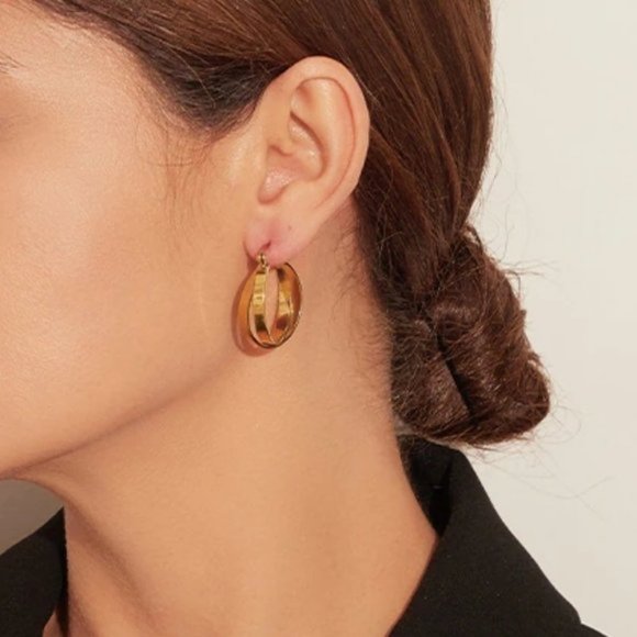 NEW 18K Gold Plated Double Cross Interlocking Round Hoop Earrings - Picture 3 of 5